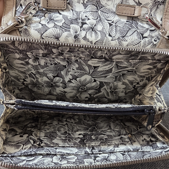 Hobo International Carson Wallet - Picture 6 of 15